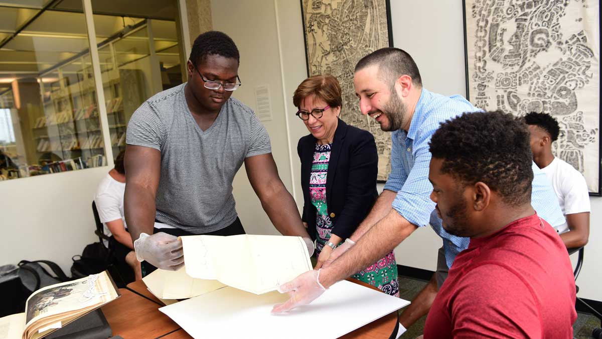 History teachers and students carry out research at Tulane University