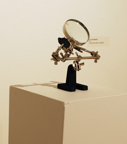 magnifying glass with clamps on gallery pedestal