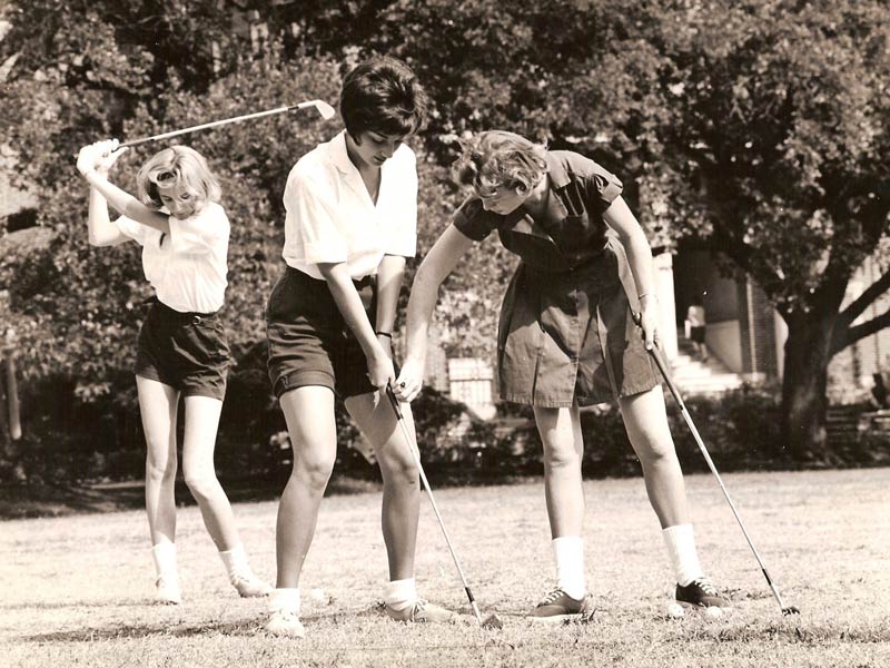 Elizabeth Delery teaching golf