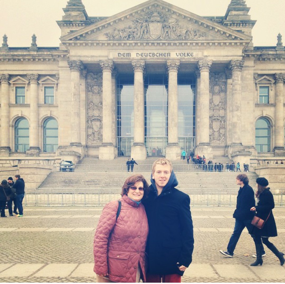 thumbnail_Supik_with his mother_Reichstag in Berlin