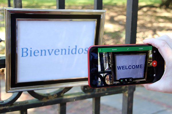 iOS translating app translating a sign that ways welcome